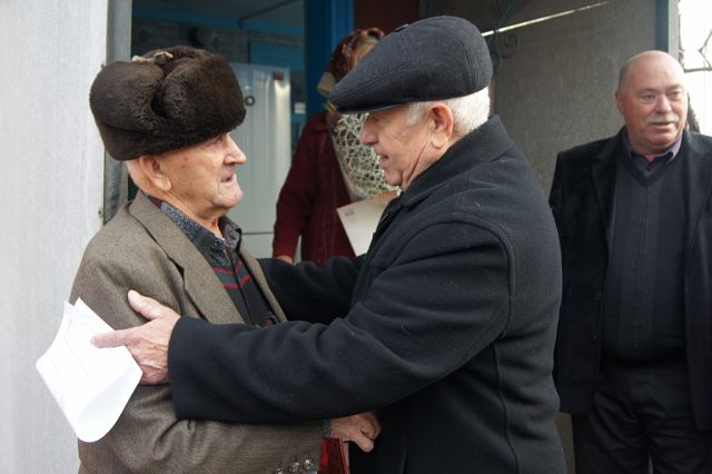 поздравляют ветерана с 90-летием
